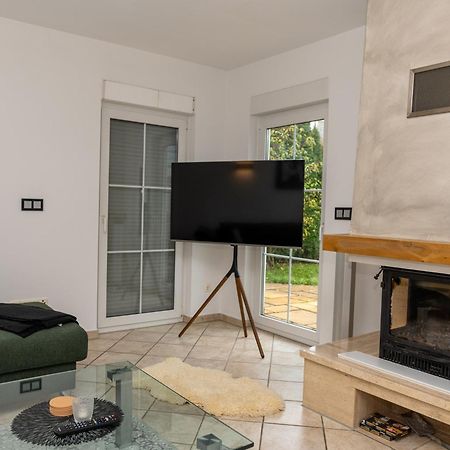 Ganzes Ferienhaus In Leipzig Mit Garage Und Fussbodenheizung المظهر الخارجي الصورة