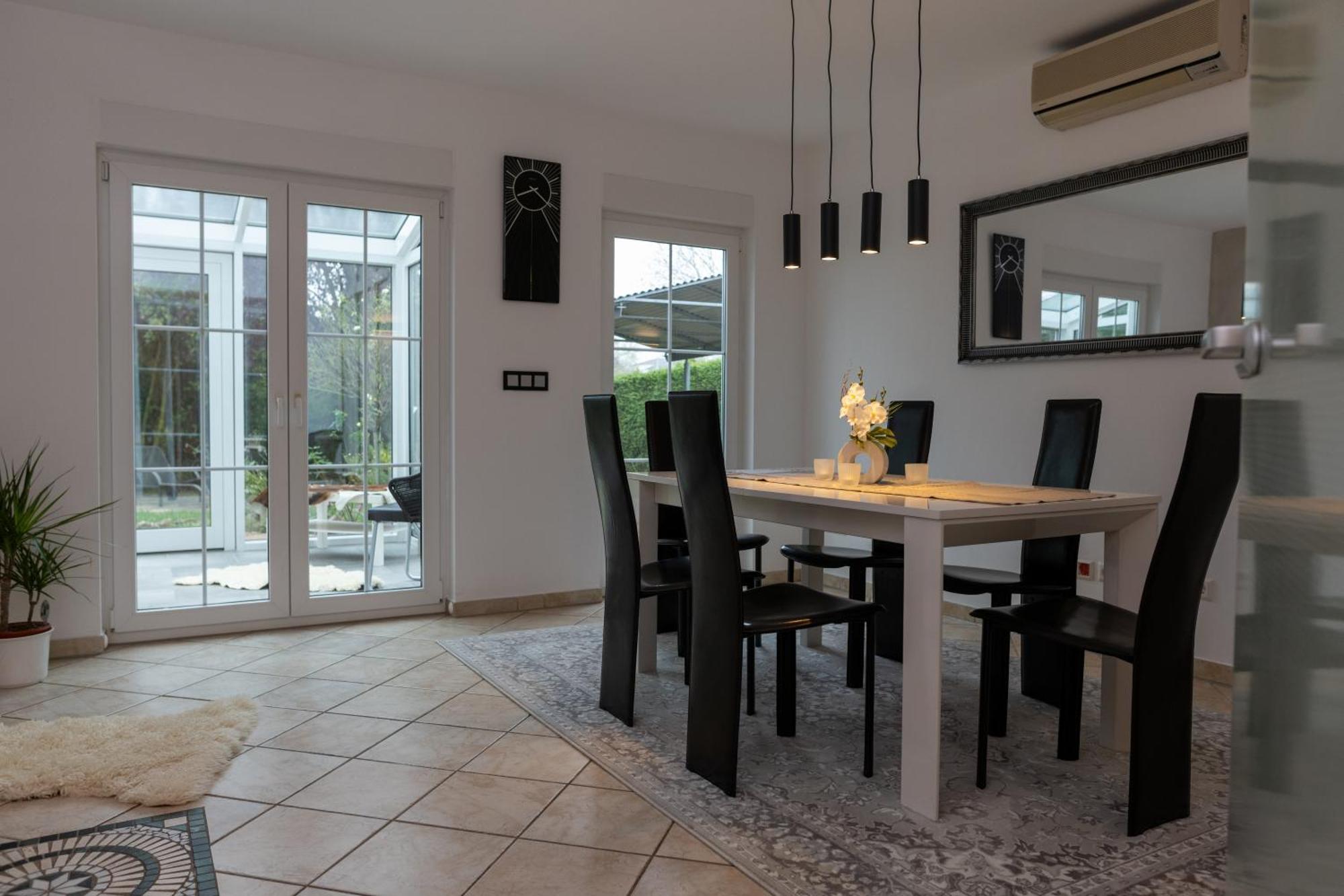 Ganzes Ferienhaus In Leipzig Mit Garage Und Fussbodenheizung المظهر الخارجي الصورة